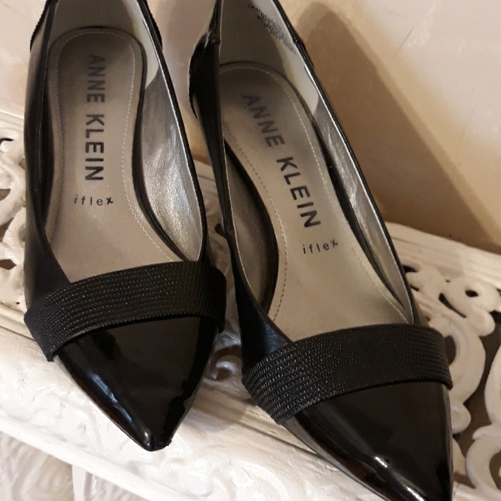 Anne Klein low heel shoes